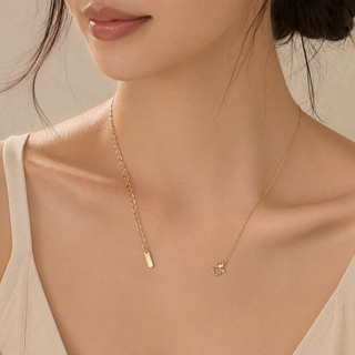 Model wearing Classic O-Link Chain Necklace – Gold