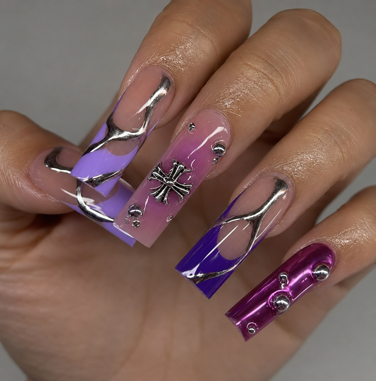 Pearl Bow Heirloom Press-On Nails - handshot